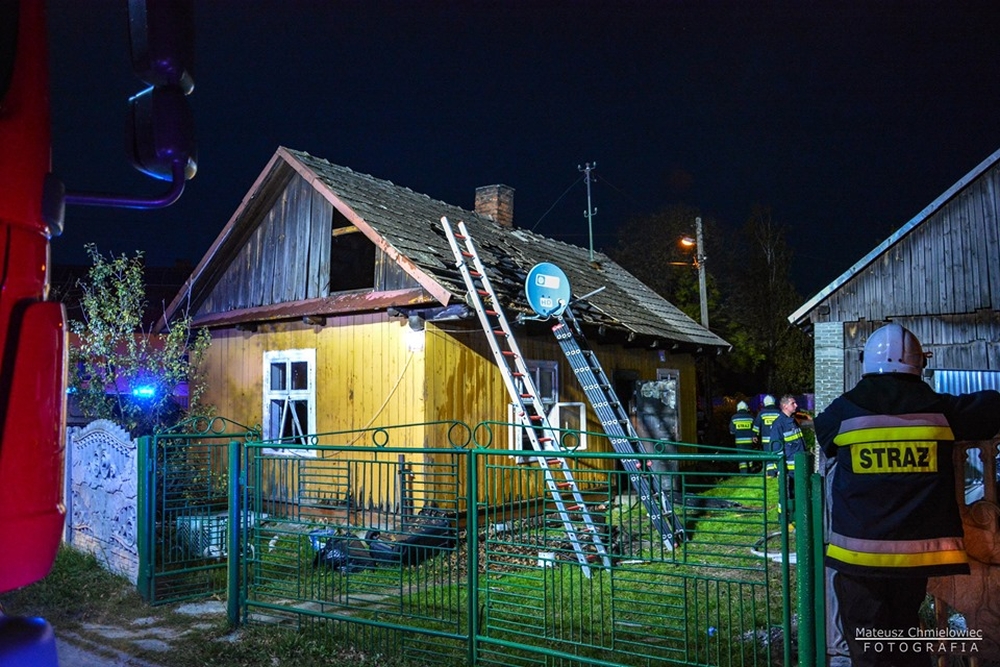 Pożar domu. Mieszkaniec z oparzeniami w stanie ciężkim - Zdjęcie główne