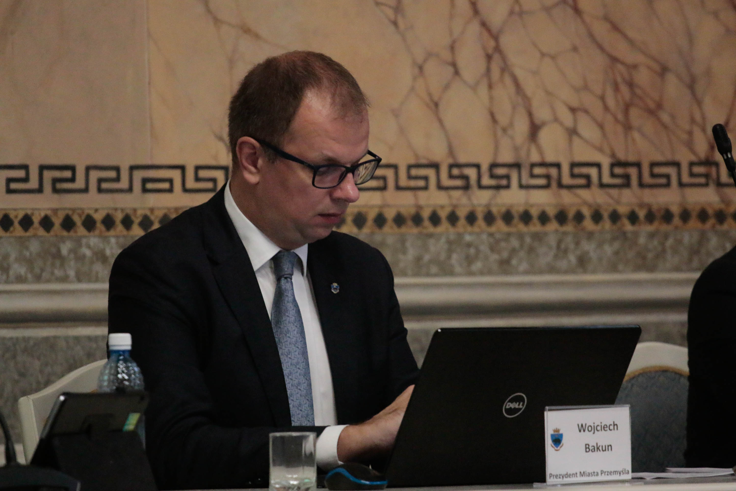 Prezydent Bakun bez absolutorium i wotum zaufania  - Zdjęcie główne