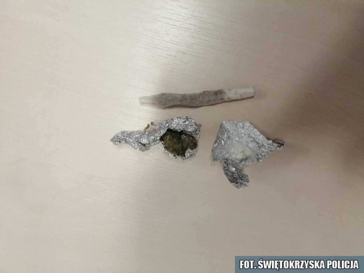 Nie zdążył schować marihuany i amfetaminy przed policją - Zdjęcie główne