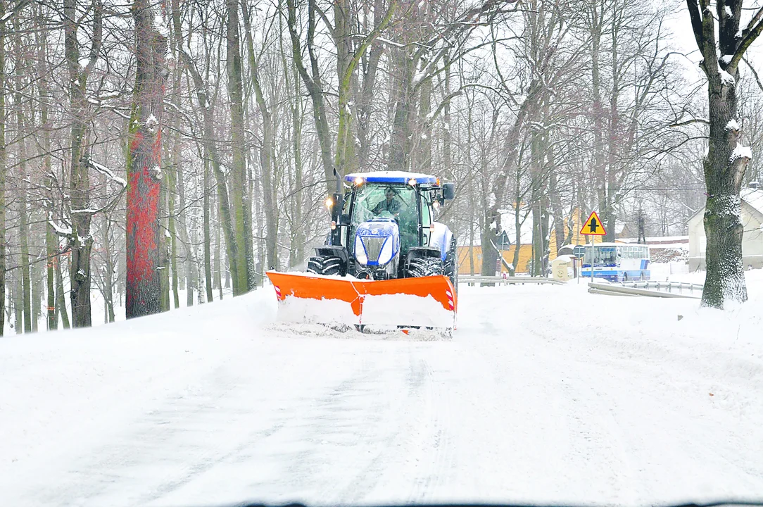 Lód, szklanka i gołoledź. Sprawdzamy, czy istnieje groźba, że zabraknie soli na posypanie dróg w zimie na Podkarpaciu? - Zdjęcie główne