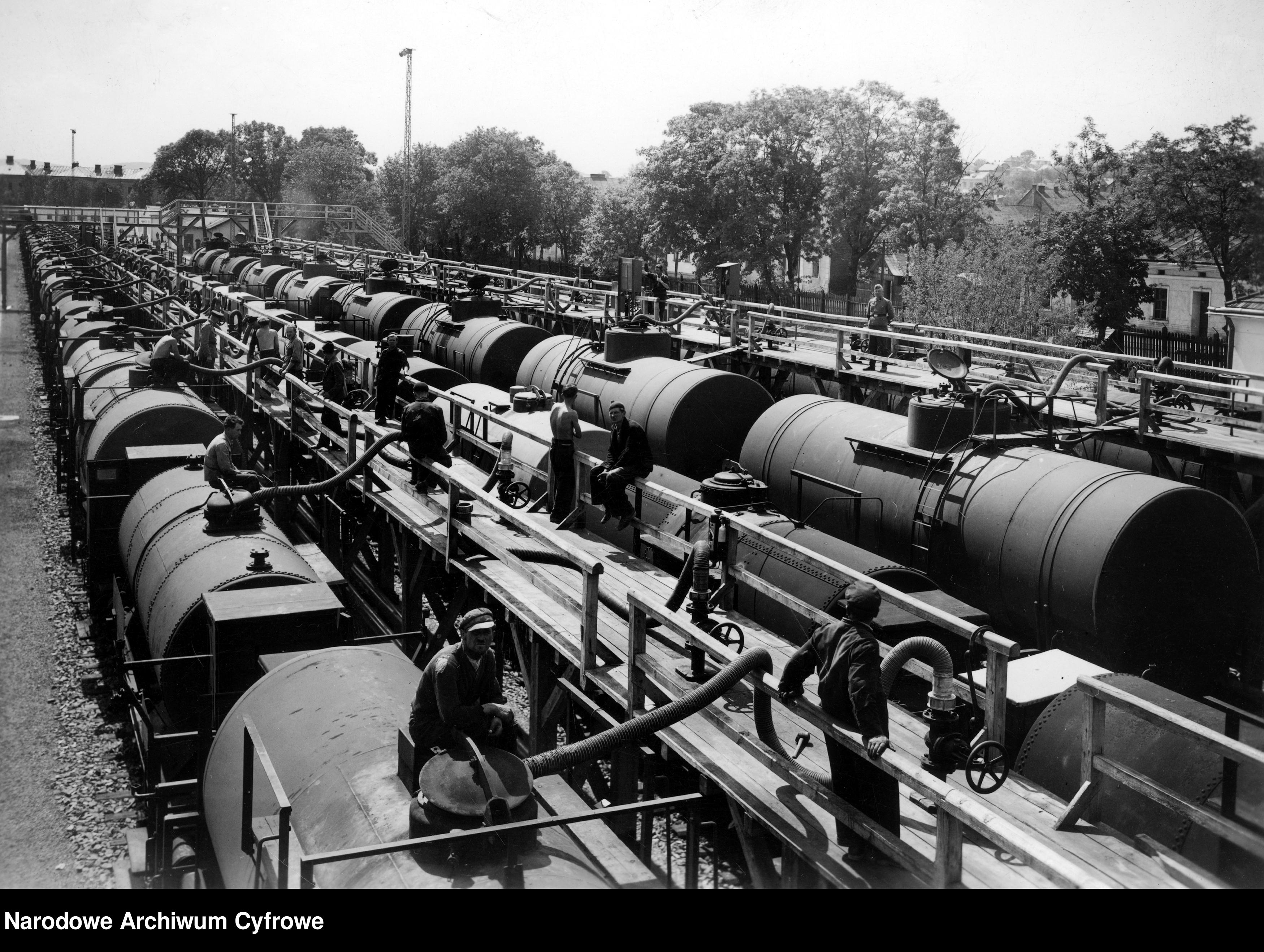 Przeładunek ropy - 1940 rok