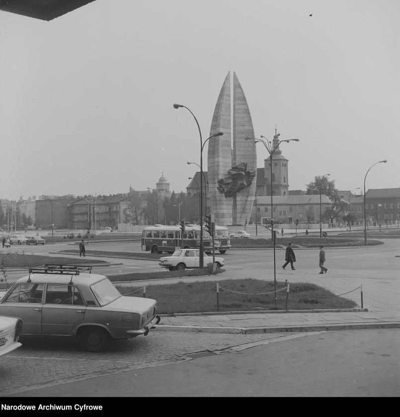 Pomnik Czynu Rewolucyjnego 1974.