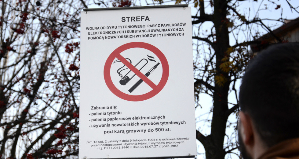 Kolbuszowscy uczniowie walczą z zakazem palenia! Tworzą petycję o powstanie palarni - Zdjęcie główne