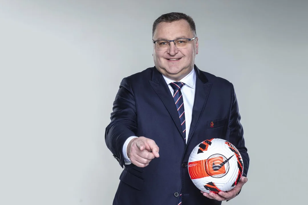 Koniec. Czesław Michniewicz nie będzie selekcjonerem piłkarskiej kadry narodowej. - Można było się tego spodziewać - komentuje Grzegorz Lato - Zdjęcie główne