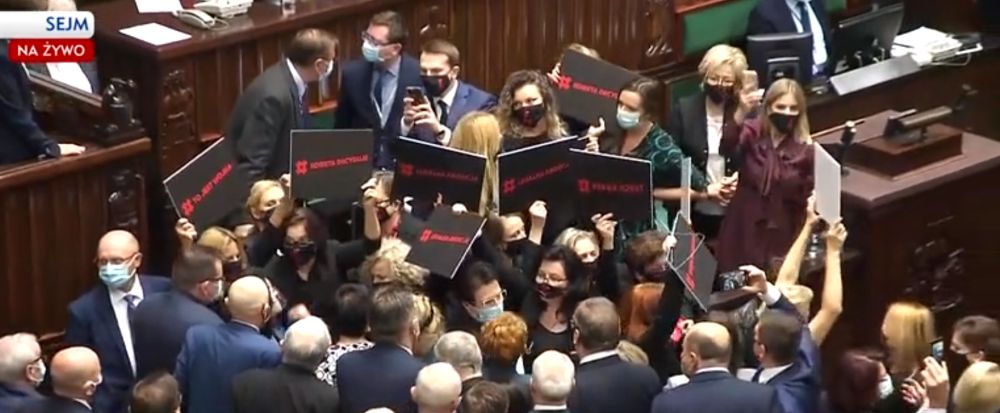 Jarosław Kaczyński: - Jesteście przestępcami! Opozycja: - Podpalacz wyszedł na mównicę! [VIDEO] - Zdjęcie główne