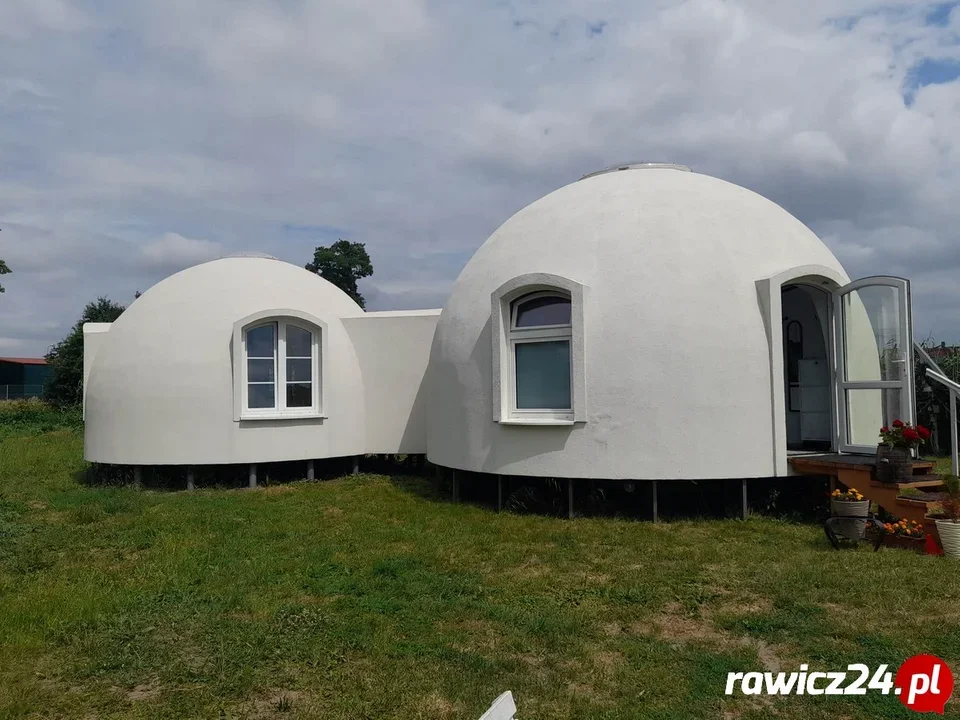 Zbudował „igloo” i żyje według własnych zasad. Czy to najbardziej niezwykły domek w Polsce? - Zdjęcie główne