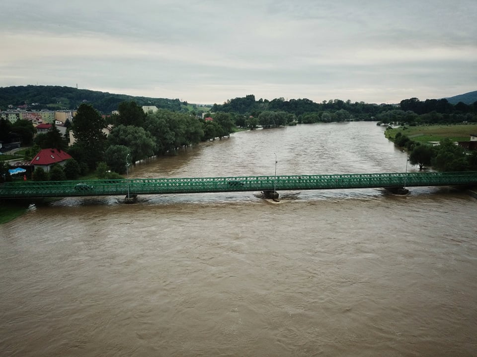 Sanok. Zobacz wielką falę na rzece San [FOTO+VIDEO] - Zdjęcie główne