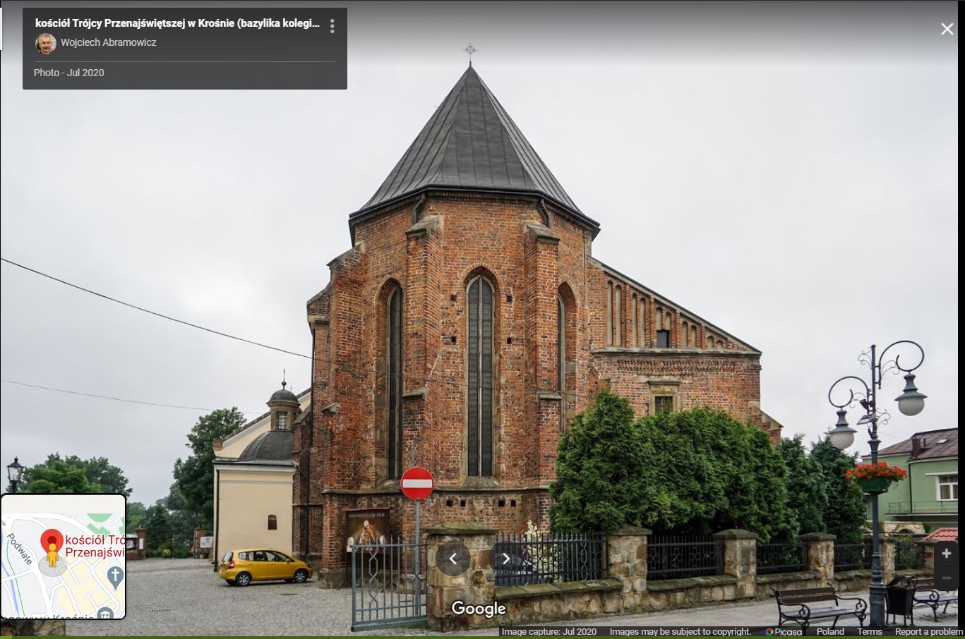 12. Kościół Farny p.w. Trójcy Przenajświętszej w Krośnie 5*/6 recenzji Józefa Piłsudskiego 5  Nr 3 wśród 14 atrakcji w lokalizacji Krosno  Użytkownik Magda B napisał recenzję: Niesamowite wnętrze Kościół farny, obecnie Bazylika Mniejsza p.w. Trójcy Świętej . Początki jej powstania datowane są na drugą połowę XIV wieku. Przez wieki rozbudowywana i przebudowywana jest prawdziwa skarbnicą wielu bezcennych historycznych i zabytkowych przedmiotów. Podziwiać tu można między innymi złocony ołtarz główny, ołtarze boczne oraz w kaplicach- w większości z XVII wieku, piękną ambonę, liczne epitafia i pomniki nagrobne, cynową chrzcielnicę, stalle, ławki barokowe, wspaniałe obrazy i portrety. Znajduje się tutaj również relikwiarz św. Jana Pawła II. Wspaniałe miejsce.  Google Mapy: 4,7*/152 opinie
