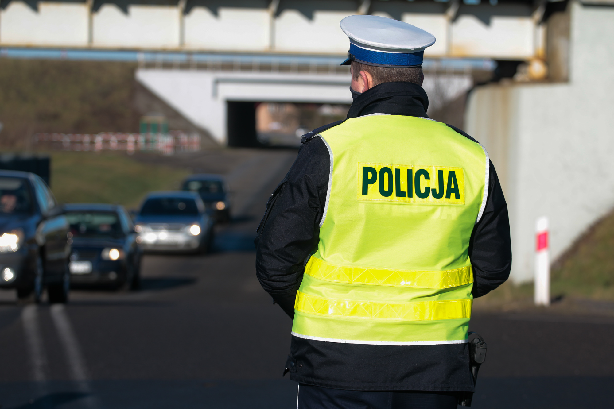 Sznur samochodów czekających na odprawę liczy kilka kilometrów