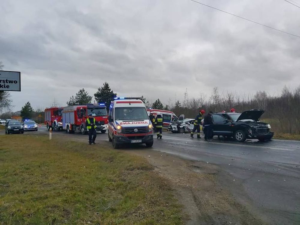 Pechowe skrzyżowaniu. Dwie osoby ranne [FOTO] - Zdjęcie główne