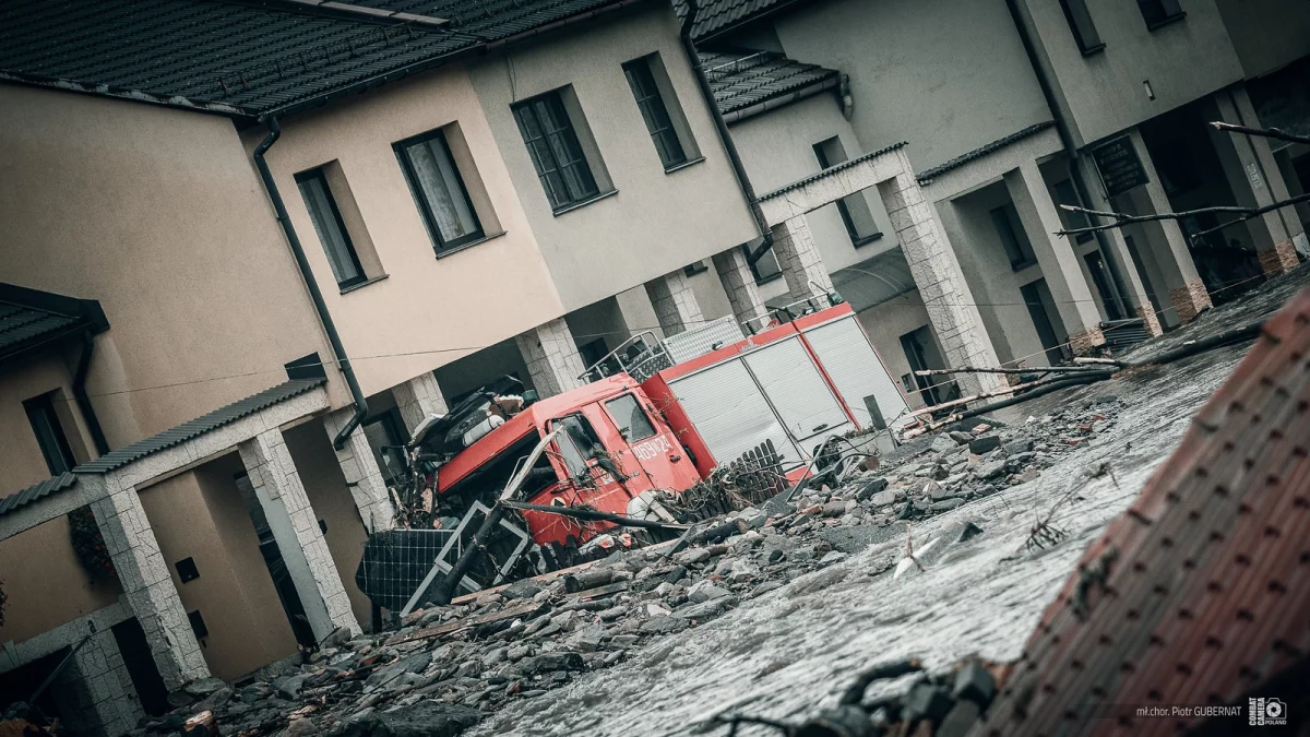 Podkarpacie wspiera powodzian. Mieszkańcy naszego regionu okazują serce. Jak możecie włączyć się do pomocy? - Zdjęcie główne