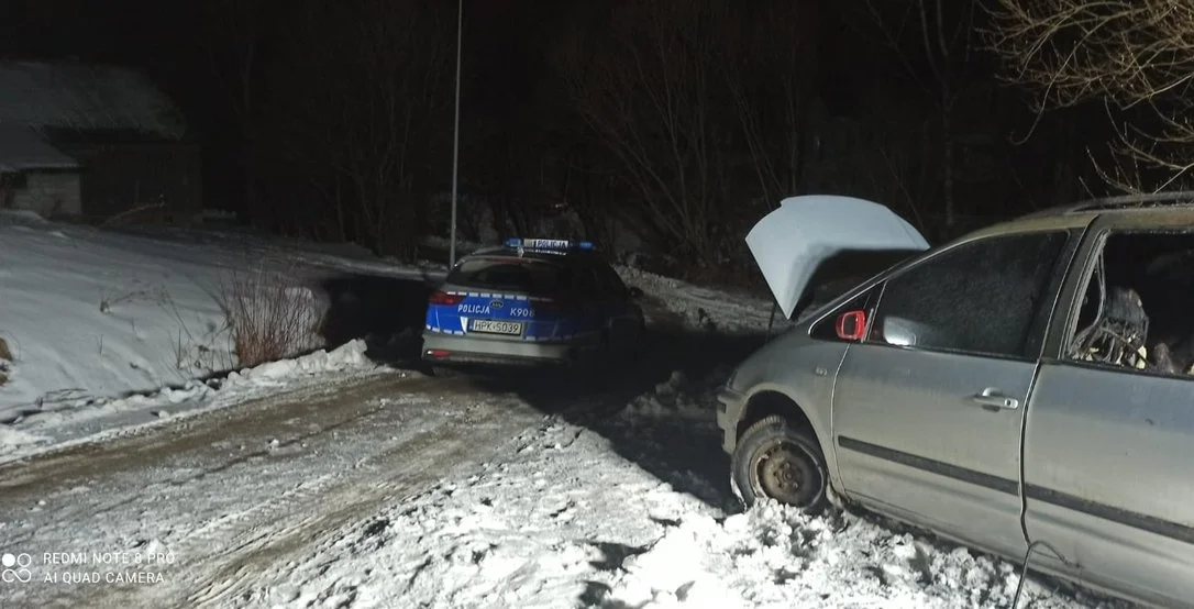 Pożar samochodu! Na tylnej kanapie znaleziono zwęglone zwłoki! - Zdjęcie główne