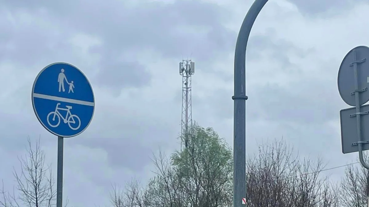 Maszt telekomunikacji w Tarnobrzegu już stoi. Protesty mieszkańców nic nie dały - Zdjęcie główne