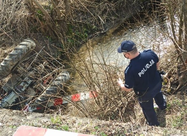 Tragedia: traktor PRZYGNIÓTŁ mężczyznę! [ZDJĘCIA] - Zdjęcie główne