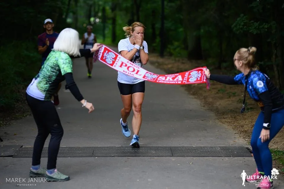 Charytatywne bieganie w Tarnobrzegu w samych szortach. Yeti Run razem z Adrianną Czyżowską - mistrzynią Polski w biegu na 100 kilometrów [WIDEO] - Zdjęcie główne
