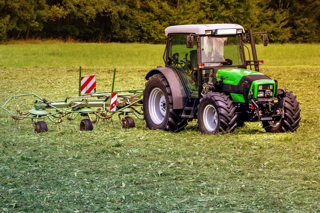 Traktor przygniótł mężczyznę. 59-latek zginął - Zdjęcie główne
