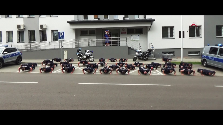 Charytatywne pompki tarnobrzeskiej policji [VIDEO] - Zdjęcie główne