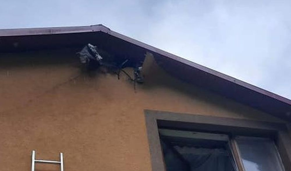 Dom w Stalach uderzony przez piorun! Naruszony gazociąg, mogło dojść do eksplozji! [FOTO] - Zdjęcie główne