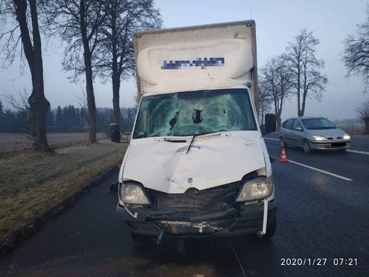 Kierowca mercedesa śmiertelnie potrącił pieszego. Zginął na miejscu [FOTO] - Zdjęcie główne