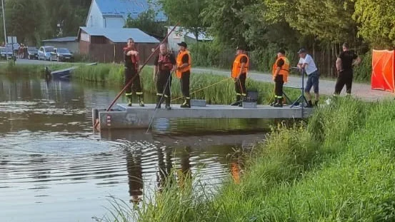 Wskoczył do zbiornika i zniknął pod wodą! - Zdjęcie główne