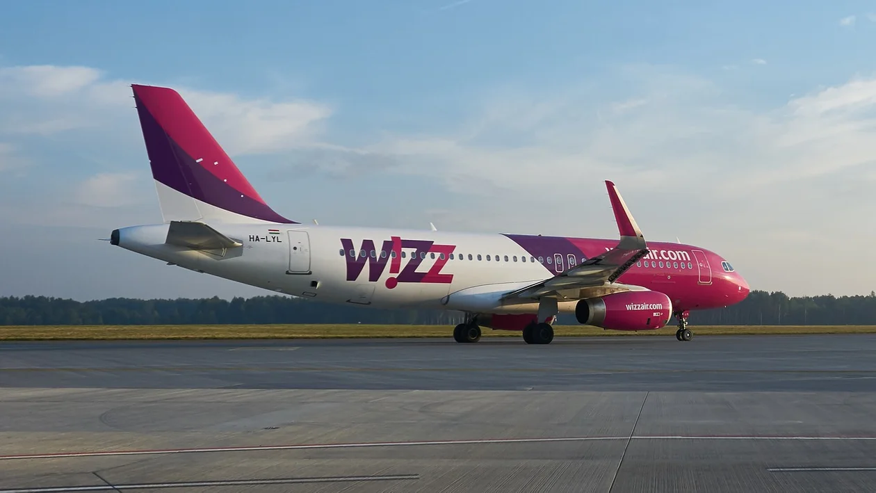 WizzAir pomoże uchodźcom z Ukrainy. Tysiące darmowych biletów na loty z Jasionki do Eindhoven i Londynu - Zdjęcie główne