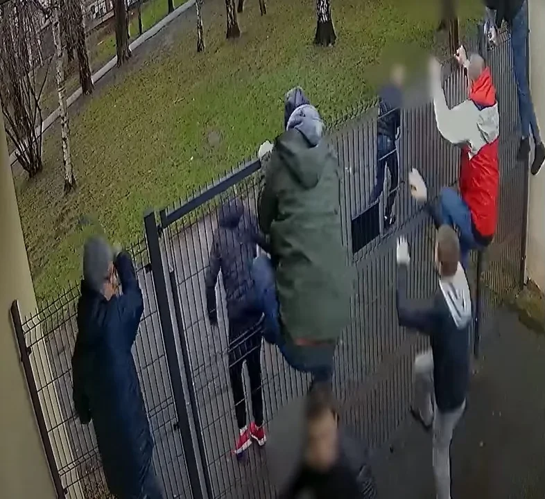 Bijatyka kiboli w Unii Tarnów oraz Tarnovii. Rywale obrywali kijami oraz młotkiem!