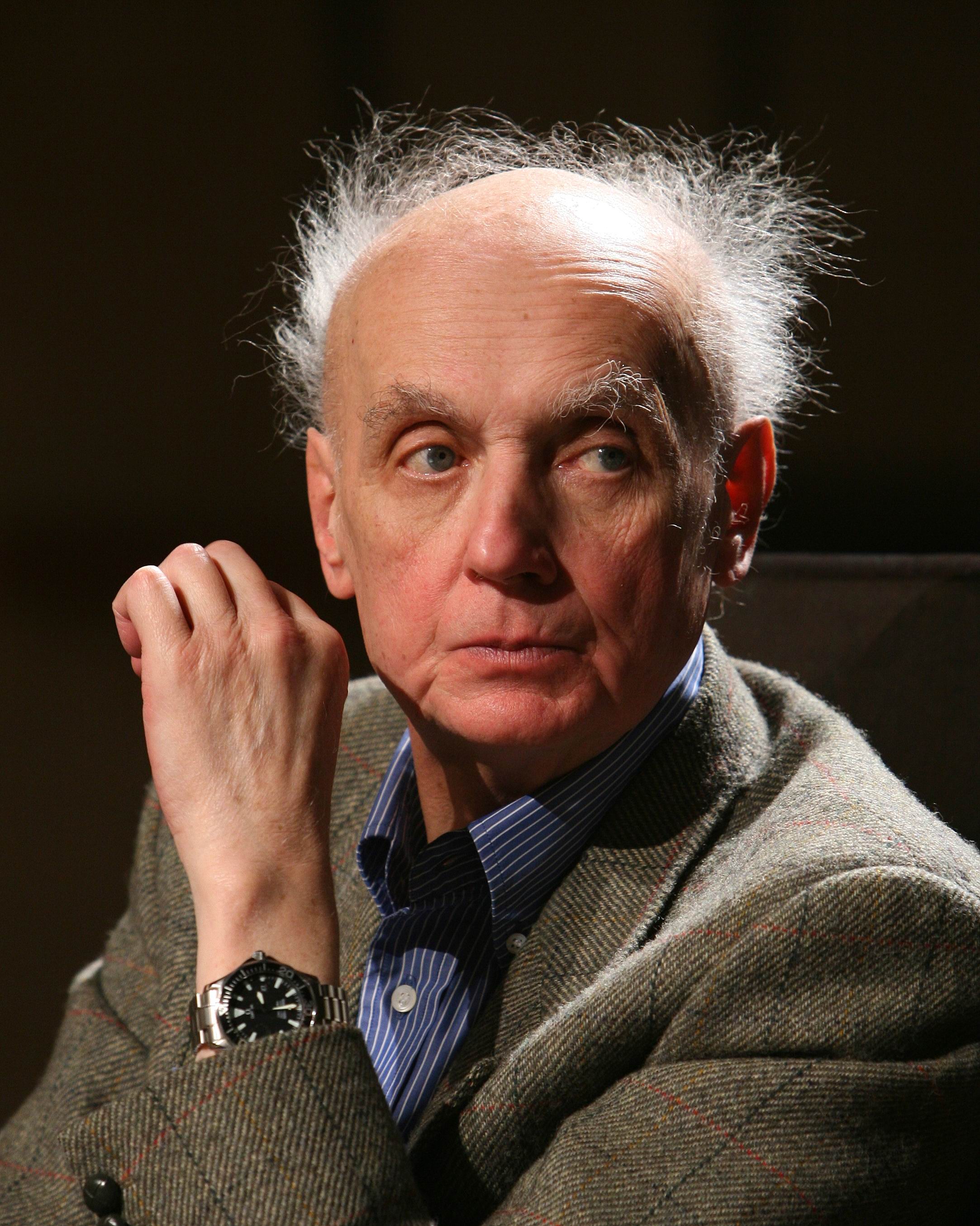 Wojciech Kilar - pianista, kompozytor muzyki poważnej i filmowej. Kawaler Orderu Orła Białego. Urodził się we Lwowie, ale wychował i uczył w Rzeszowie. Zmarł w 2013 roku. Współtworzył wraz z Krzysztofem Pendereckim i Henrykiem Góreckim nową polską szkołę awangardową oraz nowy kierunek we współczesnej muzyce zwany sonoryzmem.