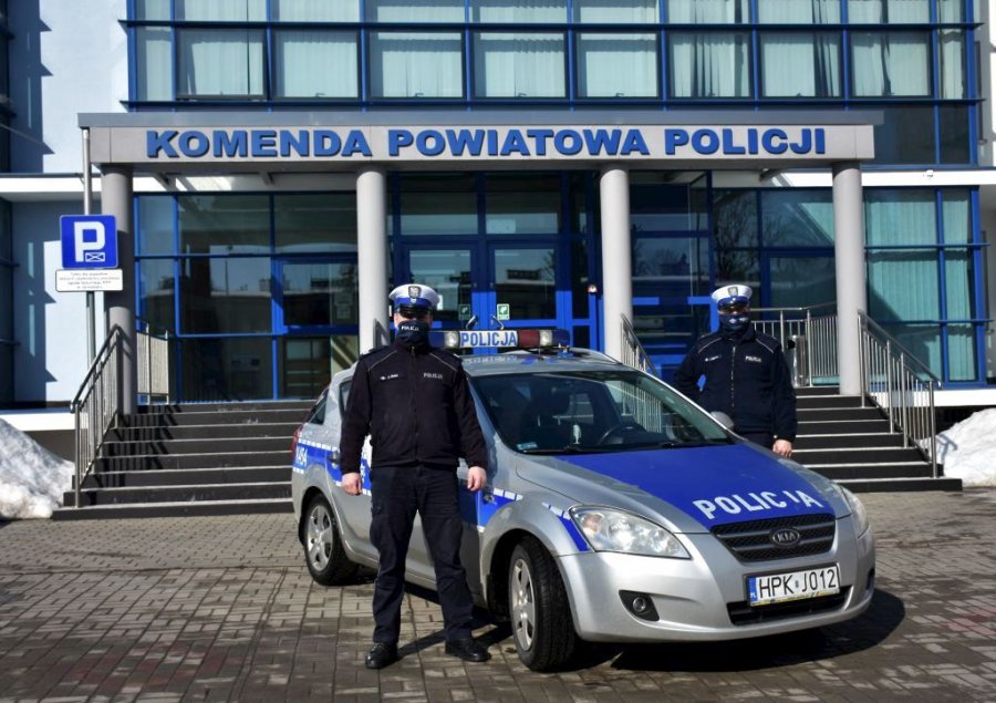 Miała podejrzenie zawału serca. Policja eskortowała ją do szpitala - Zdjęcie główne