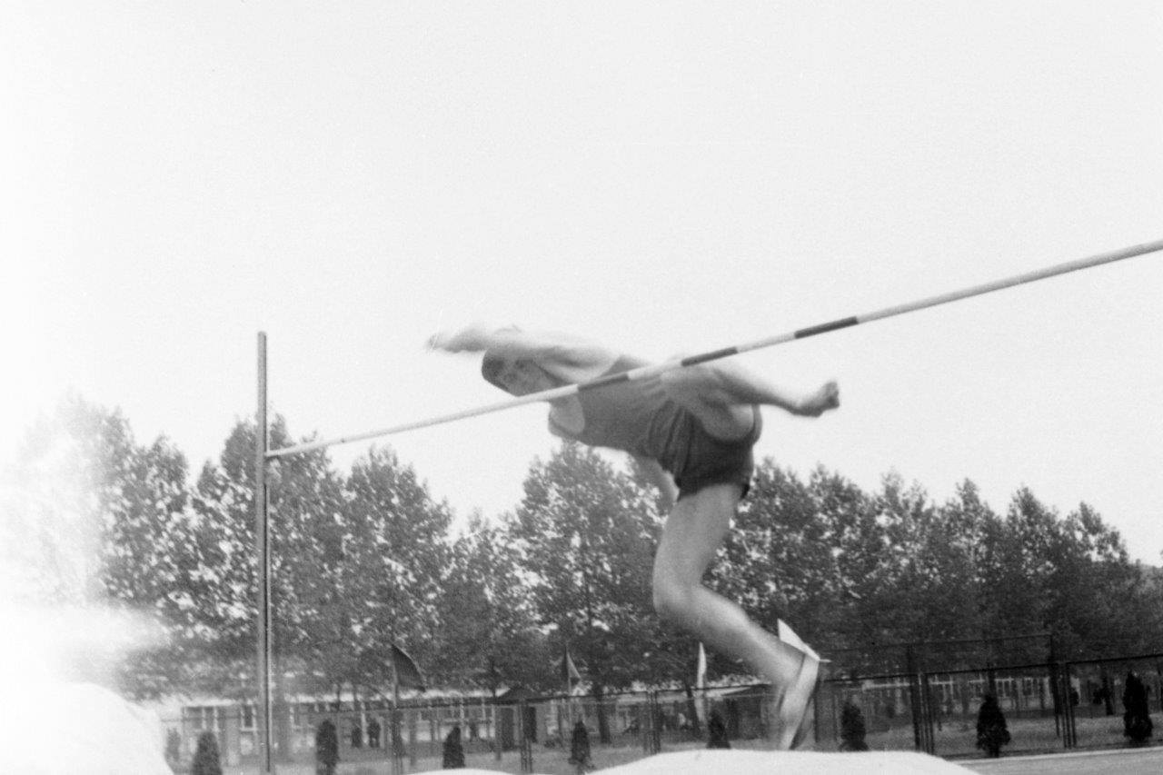 1965 rok zawody lekkoatletyczne w Mielcu - mecz Stal - Resovia fot. Piotr Gil
