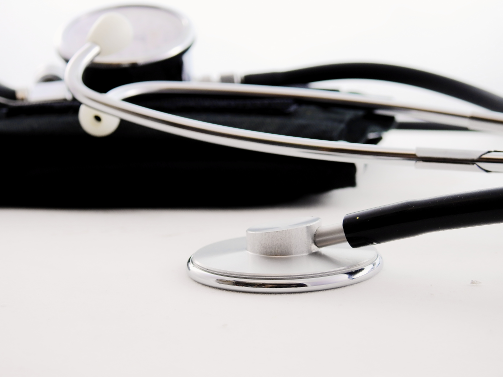 Szpital zbiera pieniądze na czepki chroniące włosy podczas chemioterapii - Zdjęcie główne