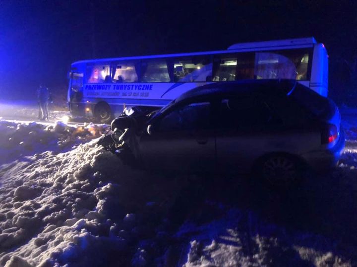 Na drogach jest "szklanka". Seria kolizji i wypadków drogowych w regionie [ZDJĘCIA] - Zdjęcie główne