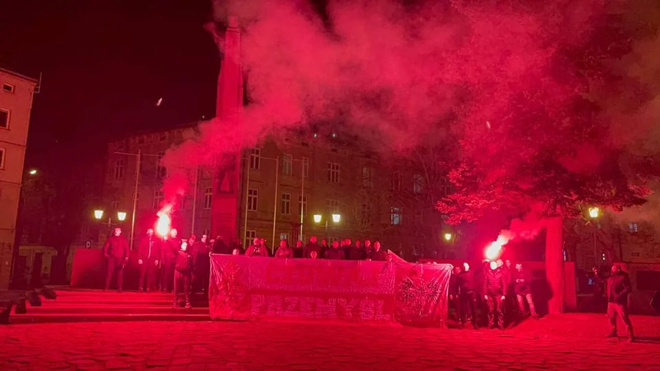 Zaczęło od ataku nożownika w sklepie w Medyce. Kibole Polonii, Czuwaju i JKS-u Jarosław "patrolują" ulice Przemyśla! Są sygnały o pierwszych awanturach z uchodźcami [WIDEO] - Zdjęcie główne