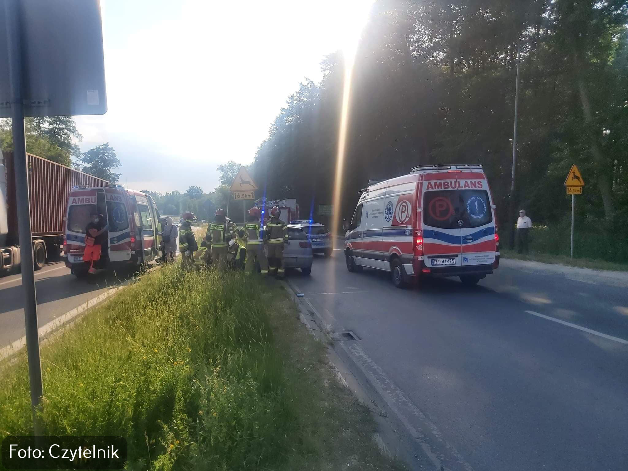 Auto wjechało w pieszych! Groźny wypadek na Wisłostradzie! [ZDJĘCIA, AKTUALIZACJA] - Zdjęcie główne