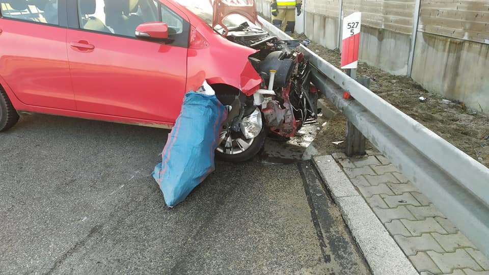 Kolizja na autostradzie A4. Osobówka uderzyła w barierki - Zdjęcie główne