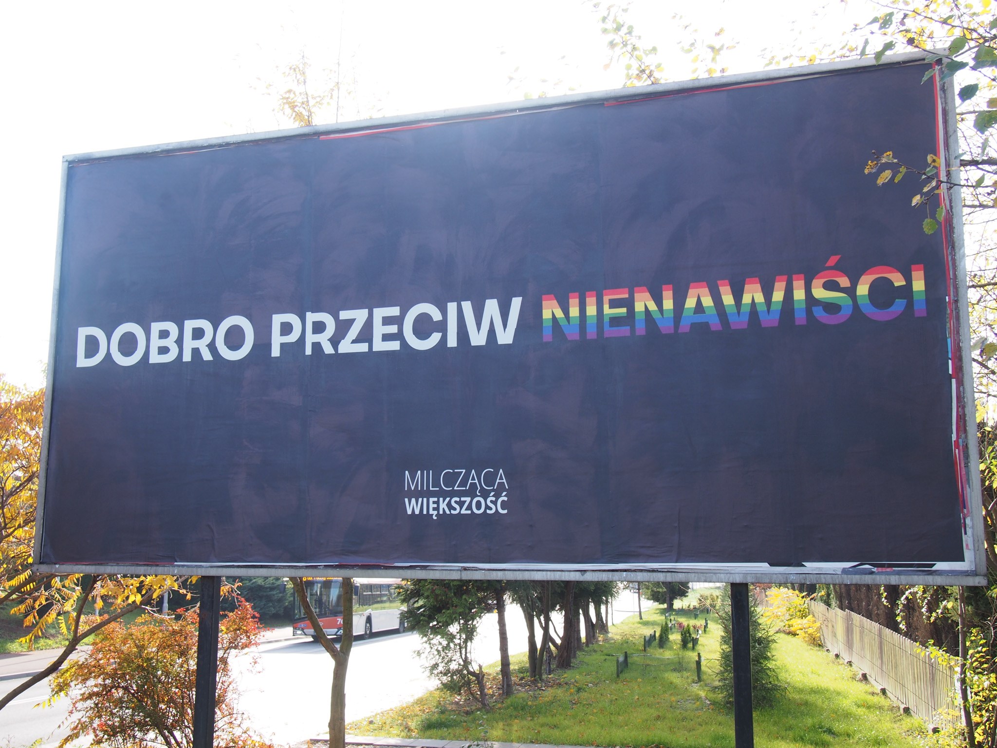 Kontrowersyjne napisy na billboardach w Rzeszowie. Kolejna forma mowy nienawiści? [FOTO] - Zdjęcie główne