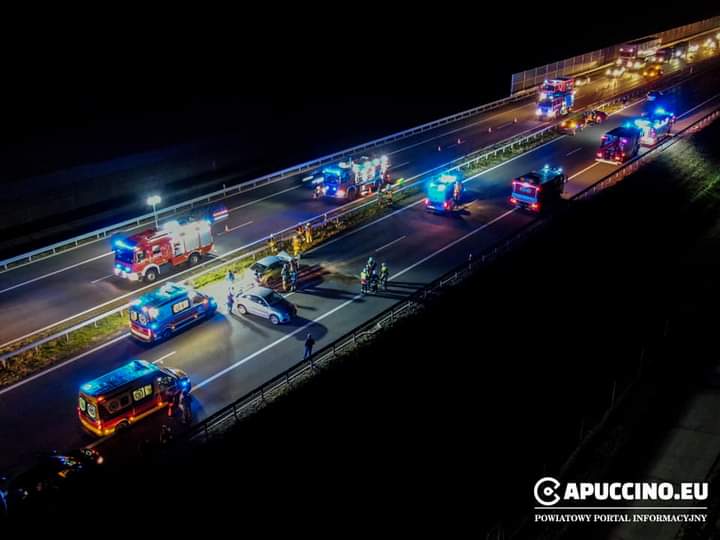 KARAMBOL siedmiu pojazdów na autostradzie A4! Droga zablokowana! [AKTUALIZACJA, ZDJĘCIA] - Zdjęcie główne