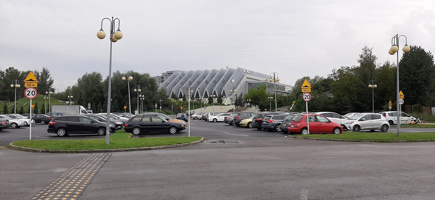 Przy hali Podpromie będzie ponad 1000 miejsc parkingowych. Miasto pracuje nad projektem - Zdjęcie główne