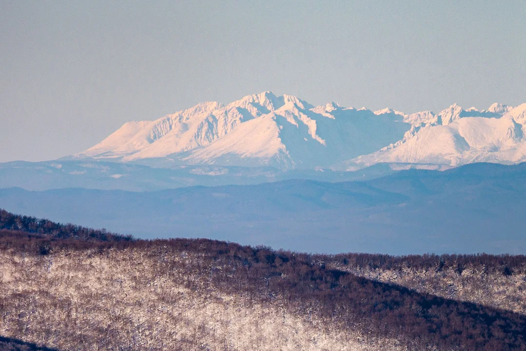 7.01.2022 g. 10:00 Tatry z Wielkiej Rawki. Max ~184 km