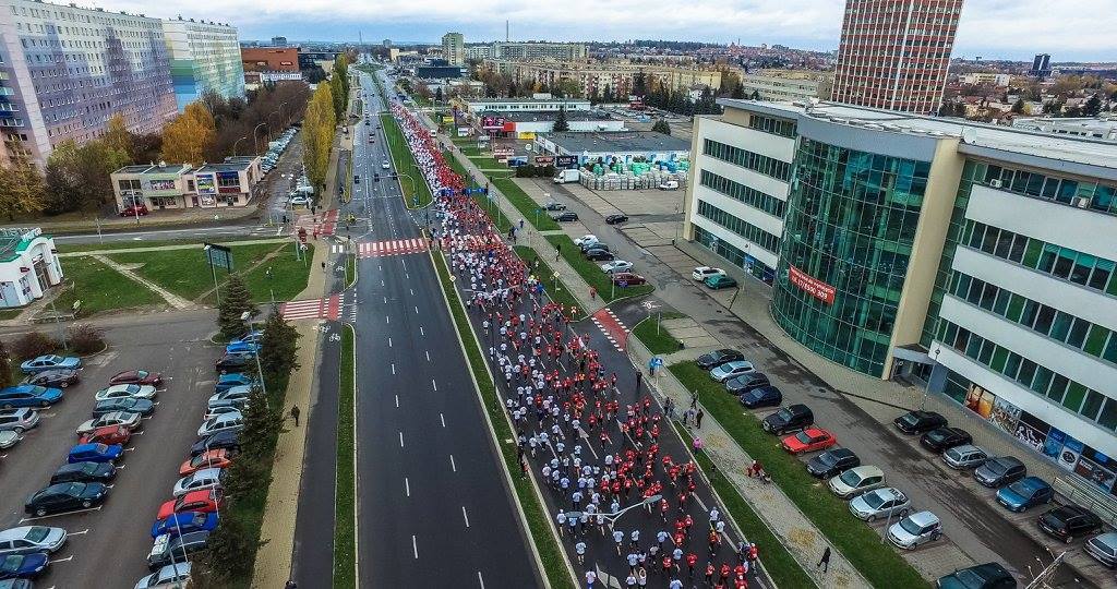 Biegi Niepodległości w Rzeszowie i Stalowej Woli. Kierowco - przygotuj się na utrudnienia - Zdjęcie główne
