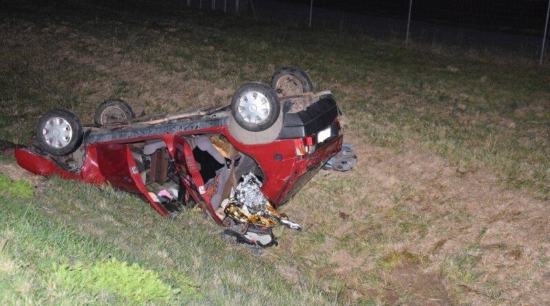 Uderzył w auto z dwójką dzieci. Samochód wylądował na dachu [FOTO] - Zdjęcie główne