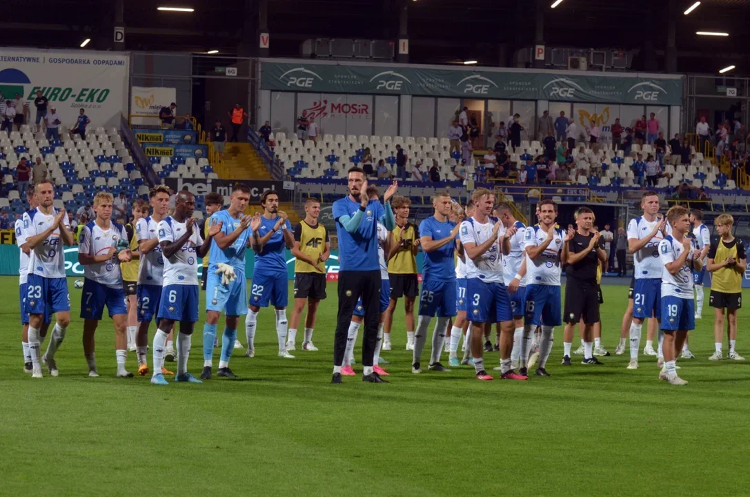 PKO BP Ekstraklasa: Magia piłki nożnej. Stal Mielec strzela trzy gole i Legia Warszawa ląduje "na deskach" - Zdjęcie główne