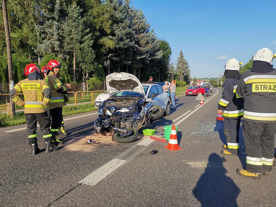 Dwa wypadki niedaleko Rzeszowa! Ranne zostały aż 4 osoby! [ZDJĘCIA] - Zdjęcie główne