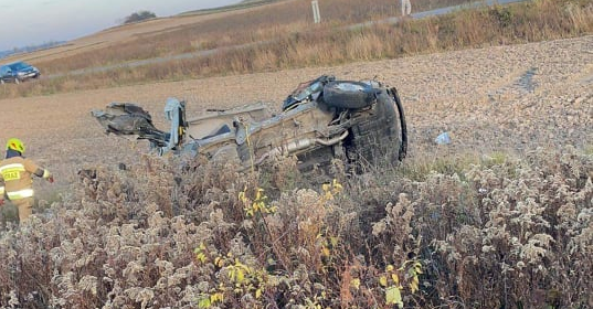 Tragedia w powiecie stalowowolskim. Zderzenie samochodu z pociągiem! Kierowca auta nie żyje! [ZDJĘCIA, MAPA] - Zdjęcie główne