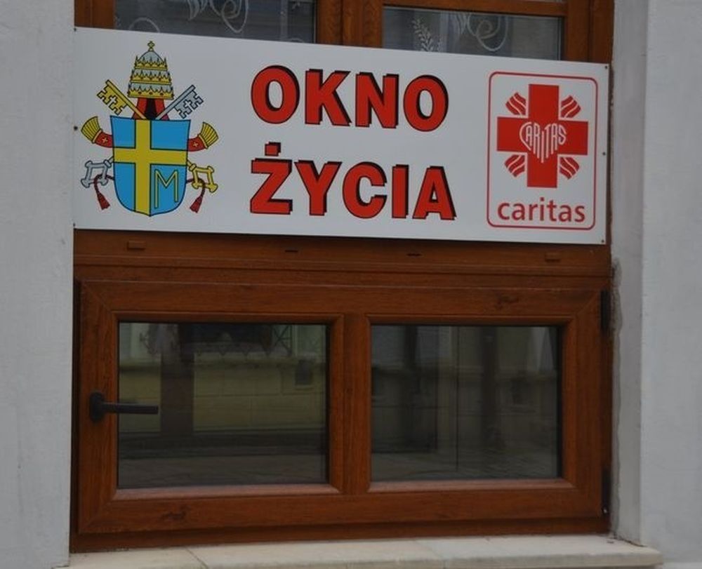 SKANDAL! Zniszczył Okno Życia. Dostało się kibicom - Zdjęcie główne
