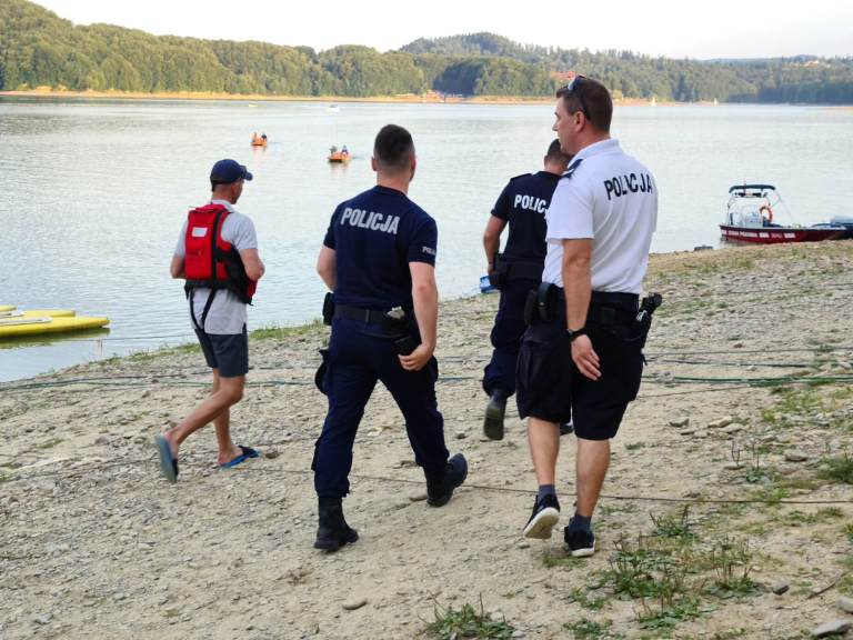 Tragedia na Jeziorze Solińskim. Z wody wyłowiono nastolatka! [NOWE WIDEO] - Zdjęcie główne