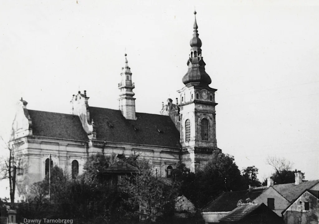 Klasztor Ojców Dominikanów w Tarnobrzegu na przestrzeni dziejów. Zobacz archiwalne fotografie z najważniejszymi wydarzeniami z życia parafii [ZDJĘCIA] - Zdjęcie główne