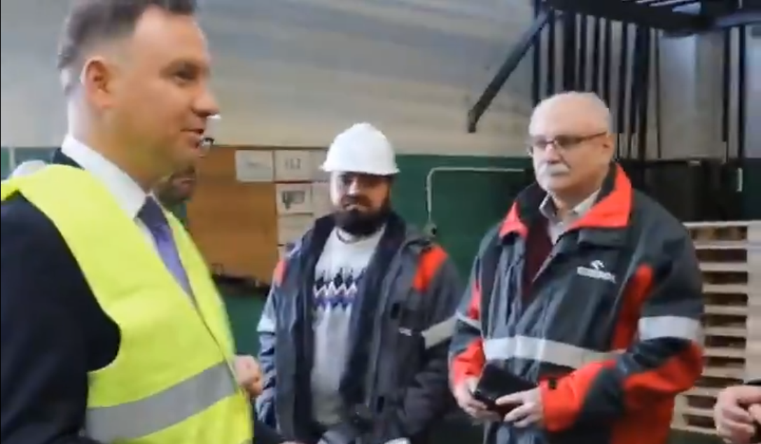 Prezydent Duda odwiedził fabrykę płynu odkażającego w Jedliczu [VIDEO] - Zdjęcie główne