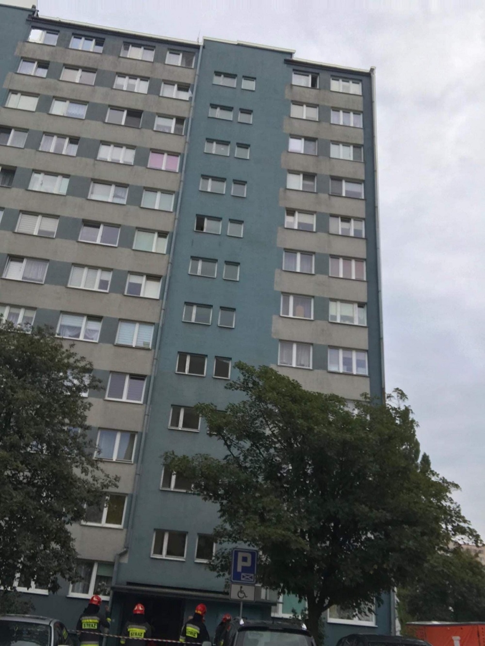 Mężczyzna chciał skoczyć z wieżowca - Zdjęcie główne