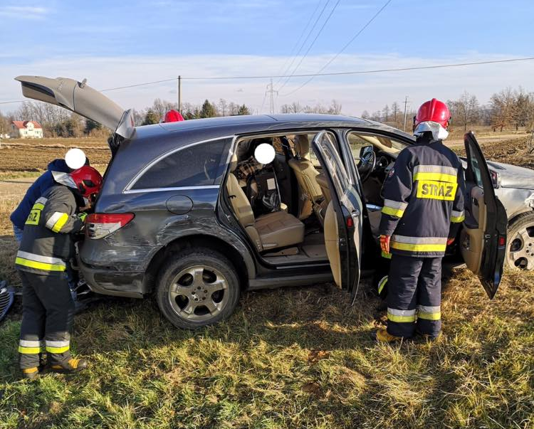 Skręcał i uderzył w mercedesa. 58-latek ukarany - Zdjęcie główne