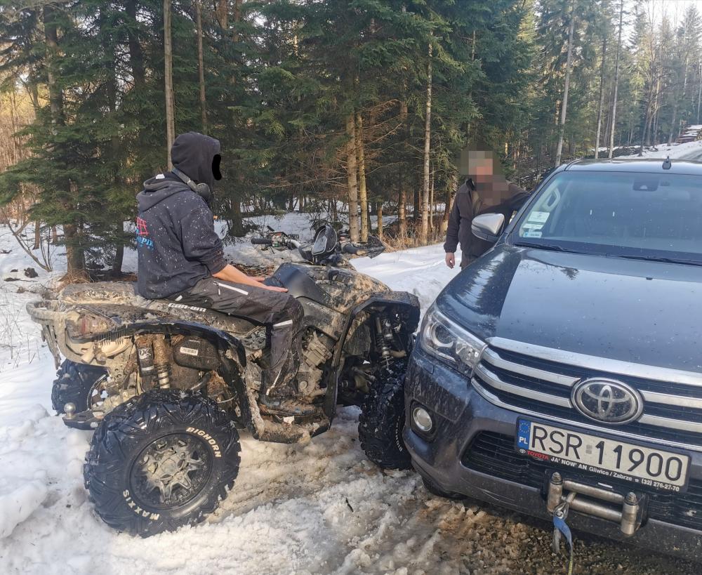 Szalał quadem po lesie. Uciekał przed strażą - Zdjęcie główne